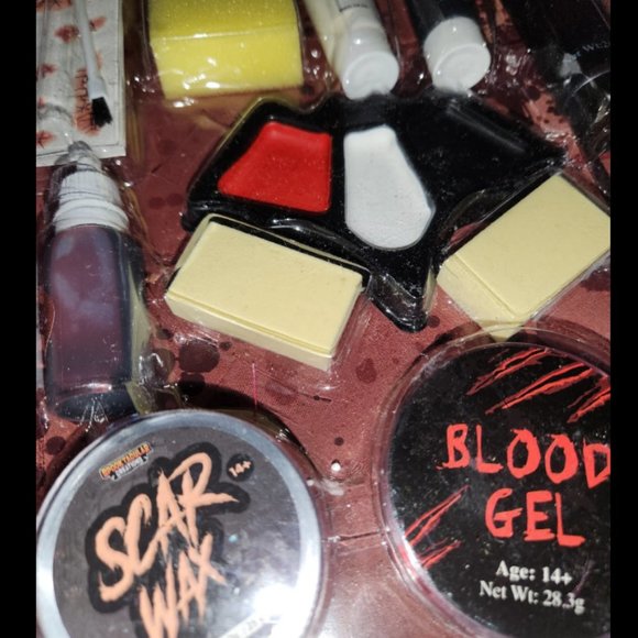 Halloween Full Makeup Kit - Never Opened - Picture 4 of 8